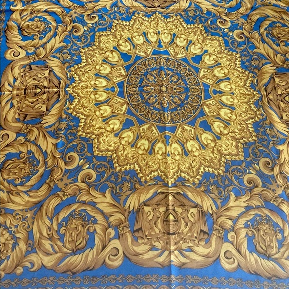 Fabulous silk scarf from WAKO Ginza Tokyo - Picture 10 of 12